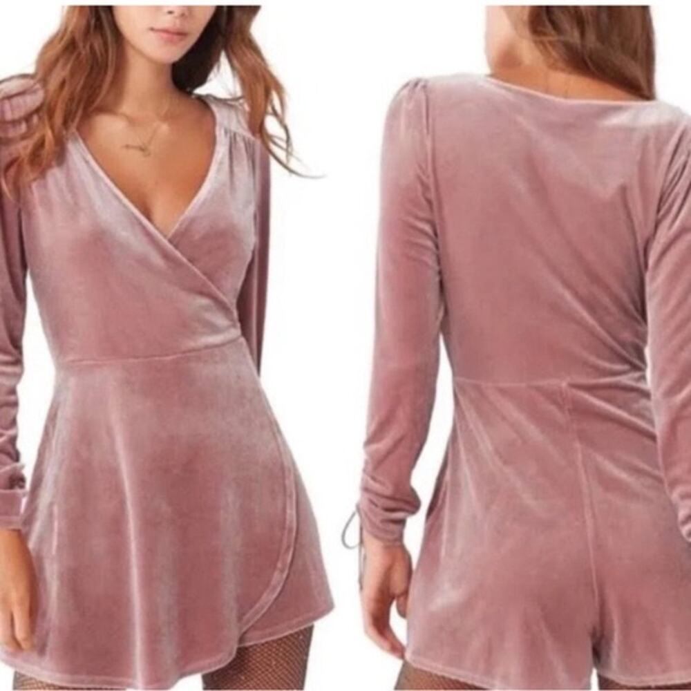 NWT Urban Outfitters Goldmine Velvet Surplice Romper in Mauve Pink Size XS - Picture 8 of 8